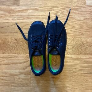 NWOT Cariuma black shoes size 8